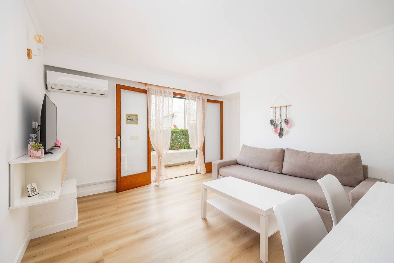 Apartamento entero, Apartamento "Felipe 1-1 vista piscina" con terraza y piscina compartida (tasa turística incluida) in Cala d'Or, Santanyí