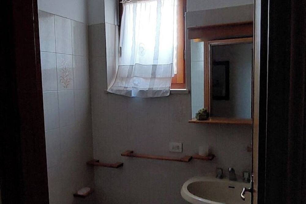 Tourist accommodation.A 7oo m exit A1 Magliano Sabina near Rome Viterbo Terni in Magliano Sabina, Rieti Provinz