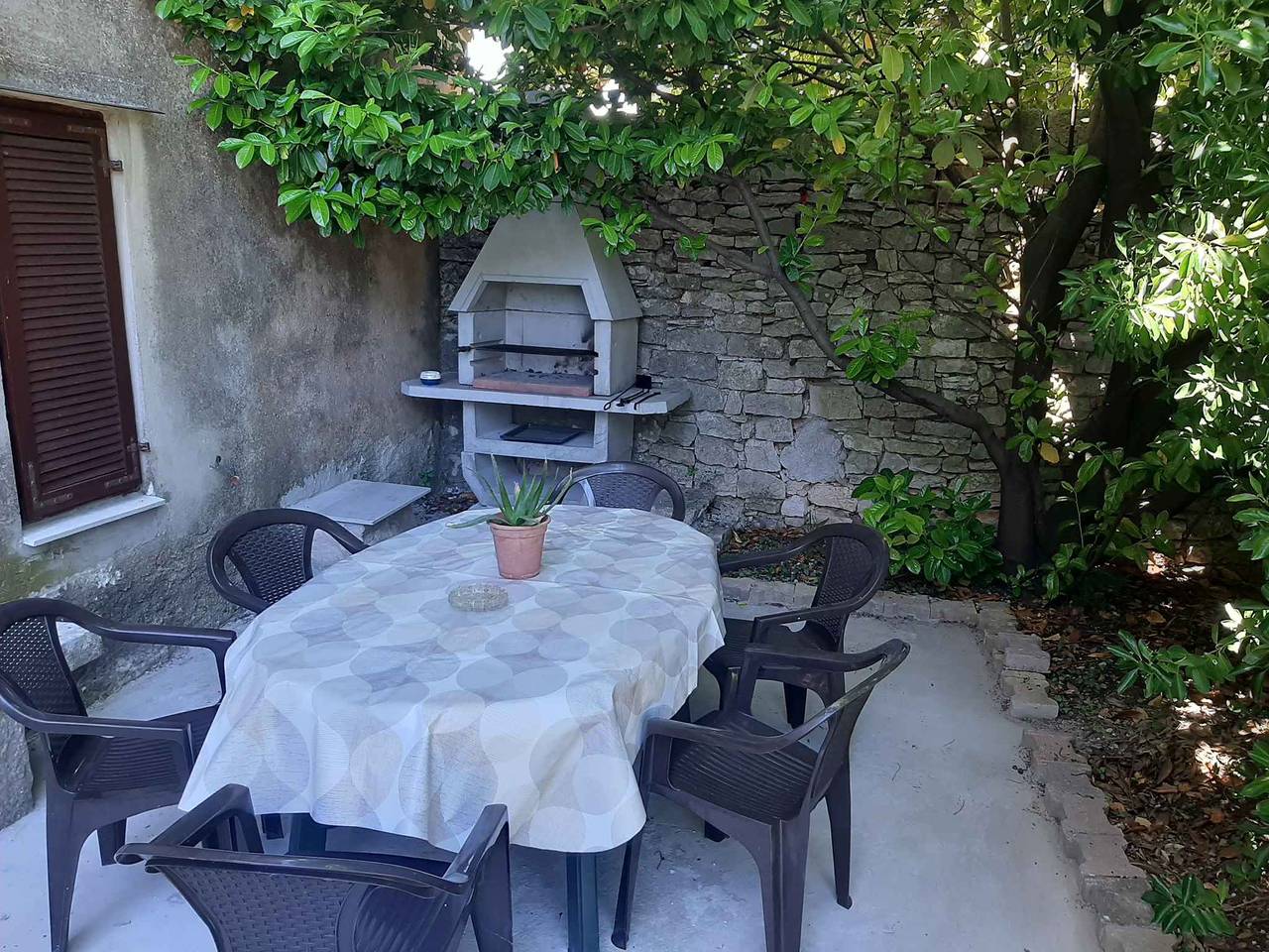Ferienhaus mit großem Garten  in Marčana, Südküste Istrien