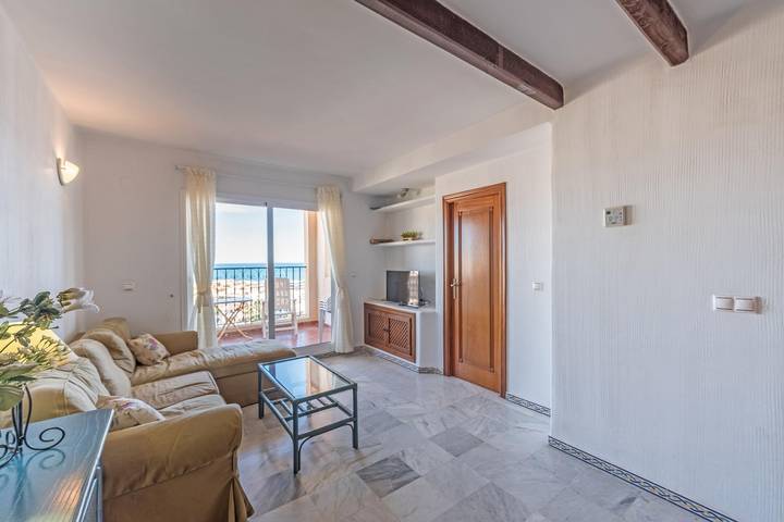 Entire apartment, Apartment Aldea del Mar on the Beach with Pool, Terrace & Wi-Fi in Torrevieja Centre, Torrevieja