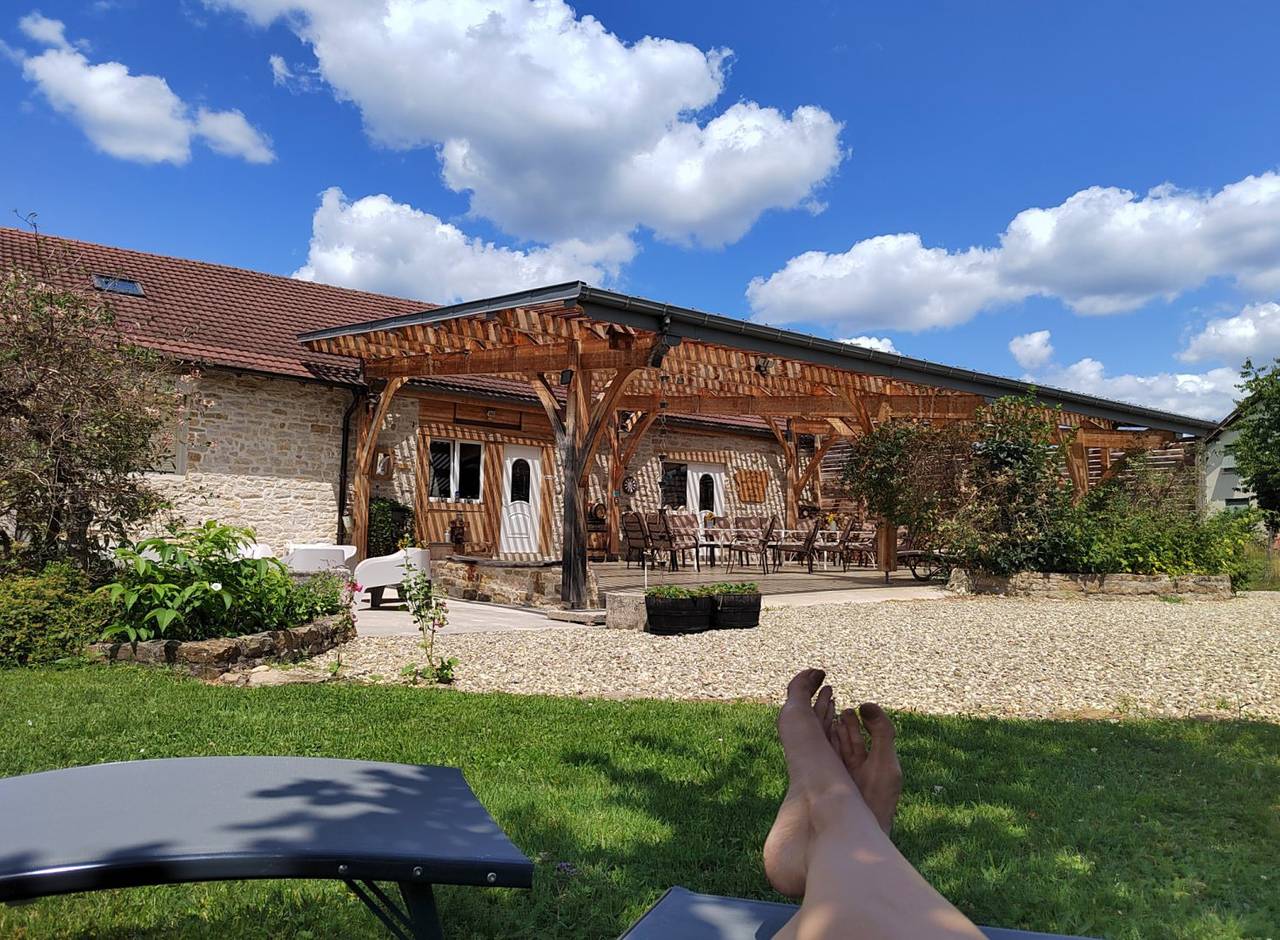 Gite des Flâneurs - Grande maison 10-15 pers - terrasse couverte in Villette-lès-Arbois, Jura