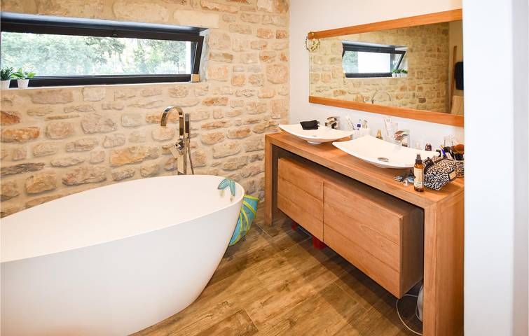 Location de vacances pour 12 personnes, avec terrasse ainsi que piscine et jardin à Orange - 4