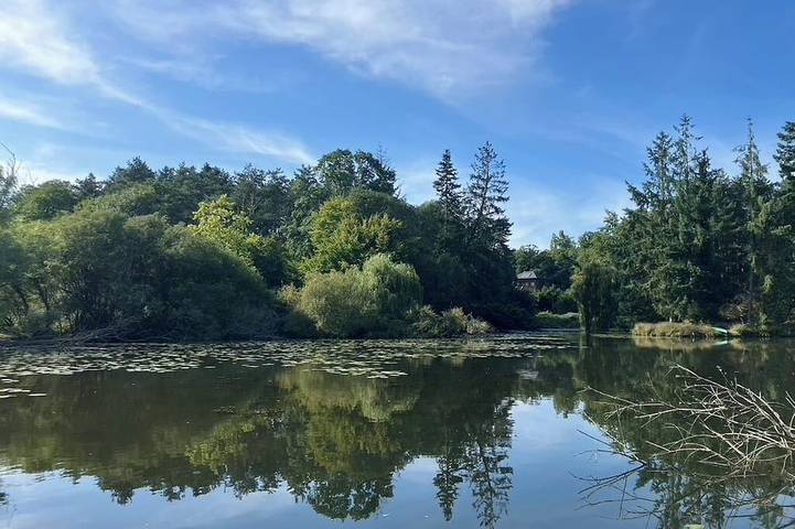 Gîte pour 14 personnes, avec jacuzzi et jardin à Talensac