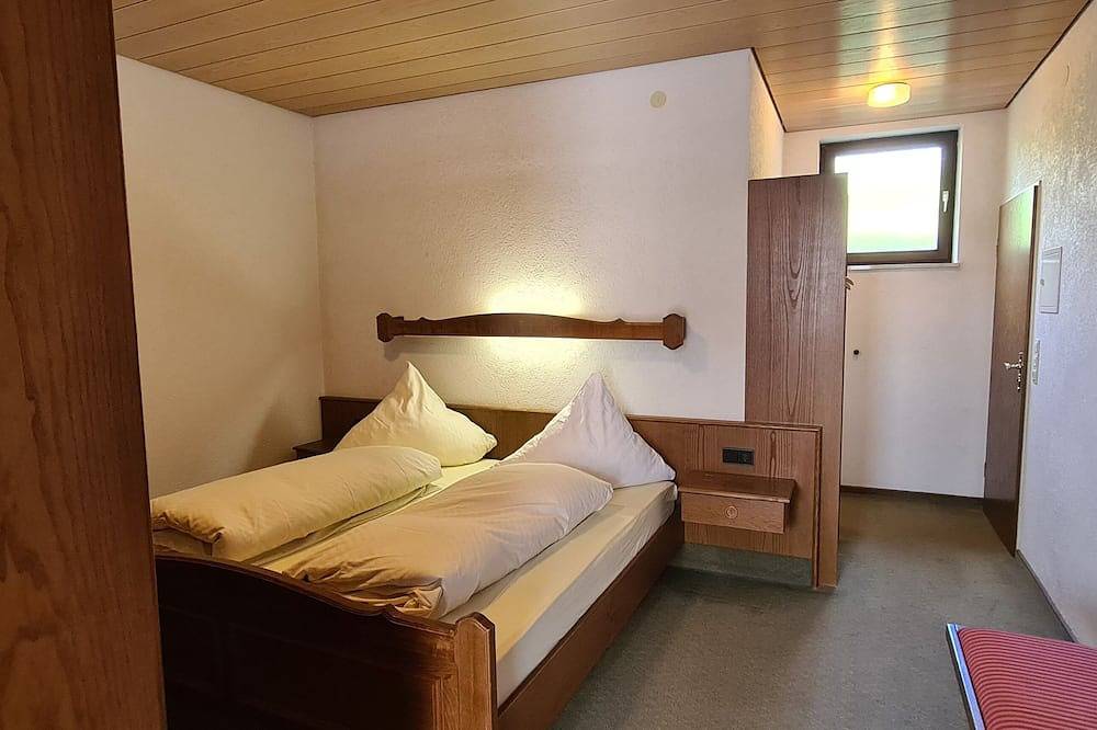 Ganze Wohnung, Appartement Klausenhof mit schönem Balkon - Pension Hauber in Suedlicher Schwarzwald, Herrischried