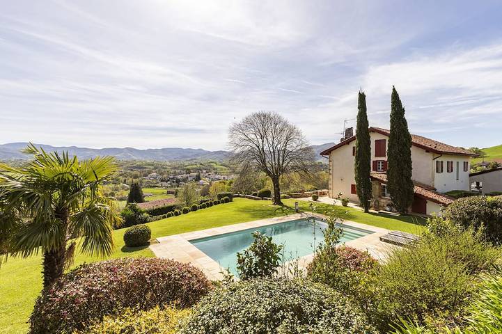 Location de vacances pour 10 personnes, avec jardin dans Office De Tourisme De Sare