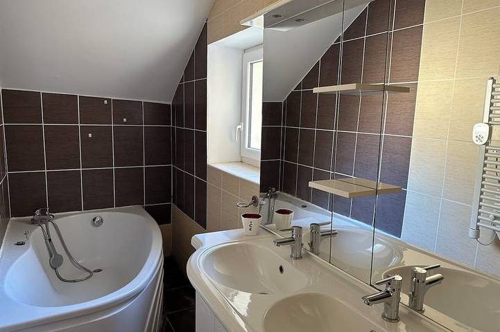 Appartement entier, Promo - 20% du 22 au 29 aout 963€ au lieu de 1200€ Uzès superbe gîte 700m ville in Uzès, Région de Nîmes