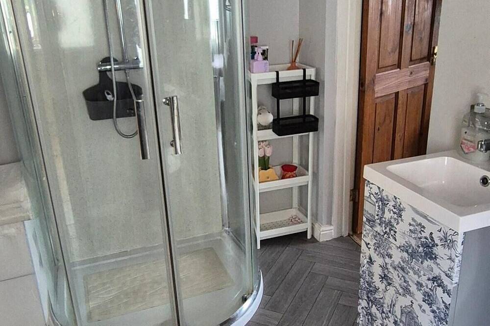 Ganze Wohnung, Studio Apartment Sleeps 4 with Parking in Cardiff, Cardiff und Umgebung