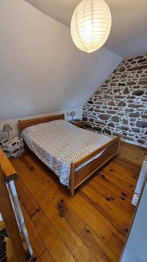 Location de vacances pour 3 personnes, avec terrasse et jardin à Callac - 4