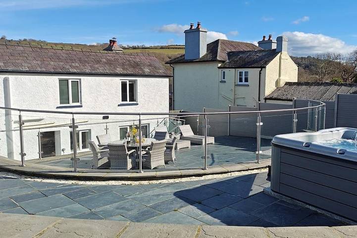 Cottage for 6 people, with Hot tub and Garden in Aberaeron