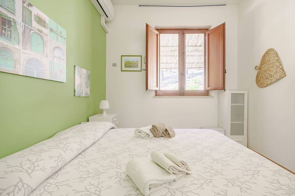 Entire apartment, La Pineta al Mare - The Pergola - An oasis of tranquility 5 minutes from the sea in Erice, Trapani Province