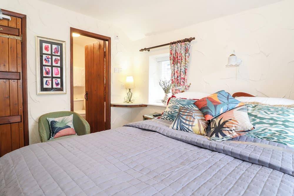 Ann Tysons House, pet friendly, with open fire in Hawkshead in Hawkshead, Lake District