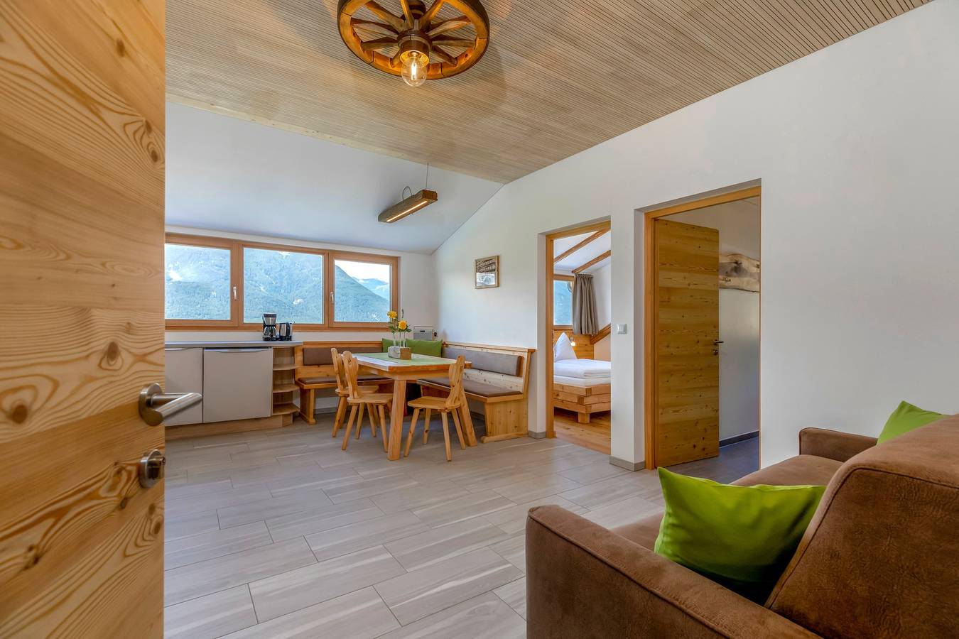 Ganze Wohnung, Ferienwohnung 'Vernalhof Apt Panorama' mit Bergblick, Gemeinschaftsterrasse und Wlan in Schluderns, Saldurkamm