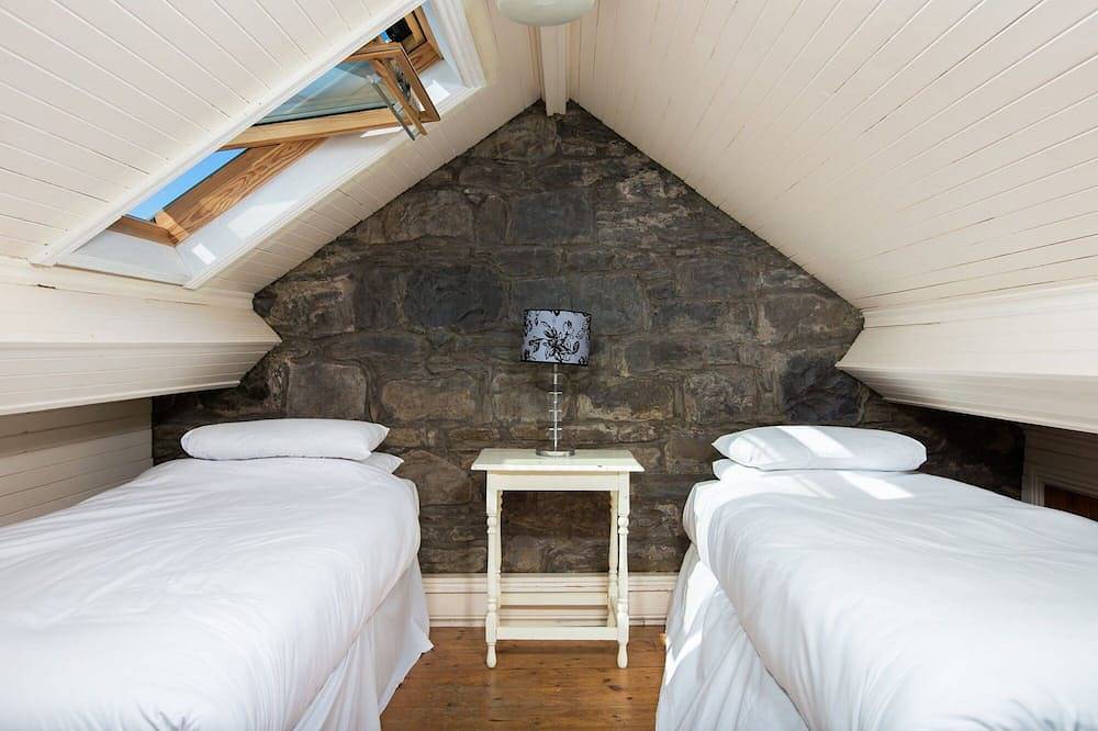 Cross Seas House - Ireland's Closest House to the Sea , Cross Seas - 2 Bedrooms: 1 Double Rooms, 1 T in Lahinch, County Clare