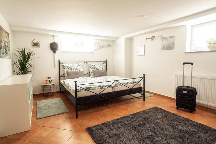 Ferienwohnung für 4 Personen, mit Terrasse und Garten sowie Pool in Seeheim-Jugenheim