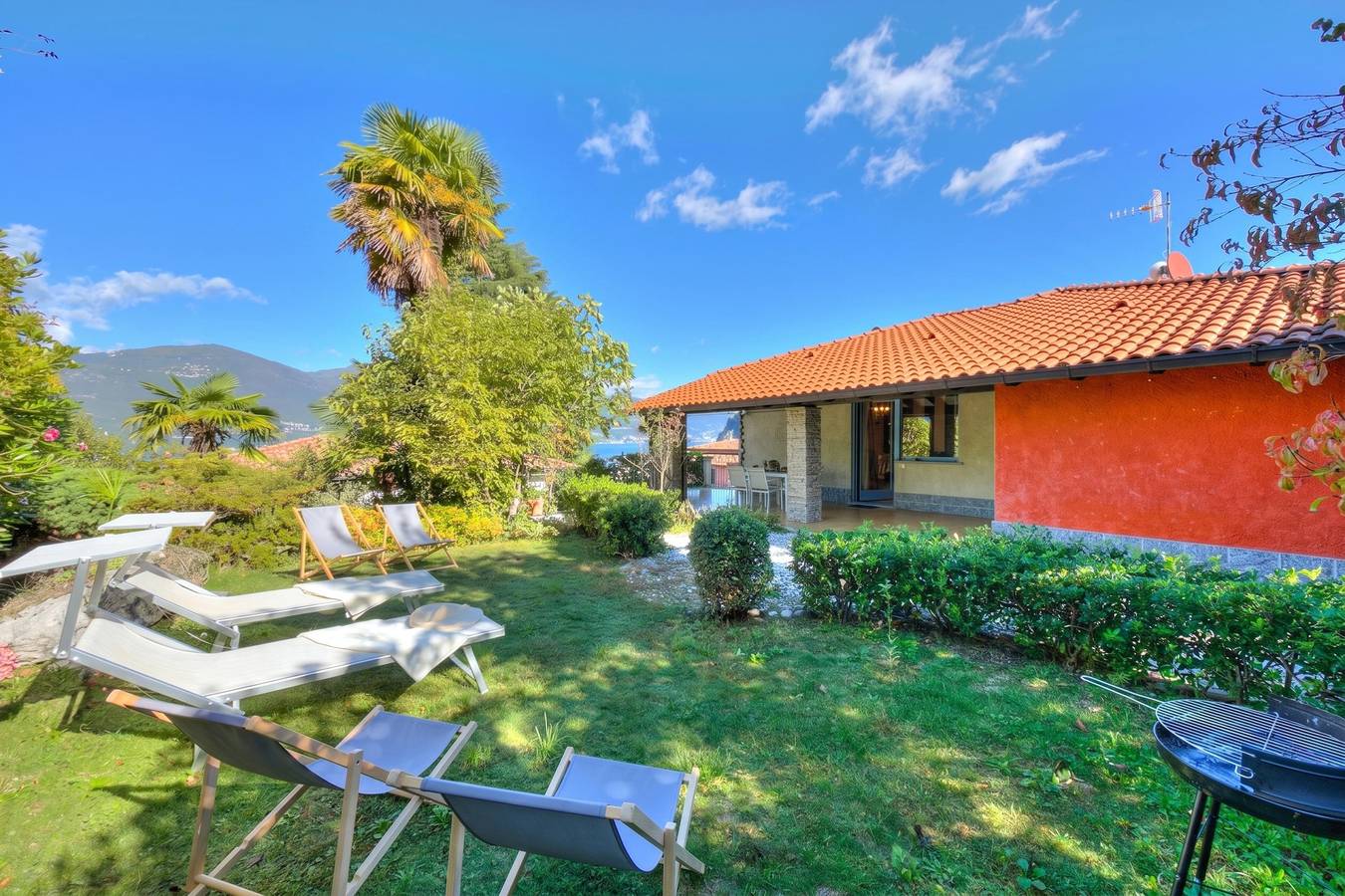 Casa Francesca Garden And View in Castelveccana, Lago Maggiore (Lombardei)