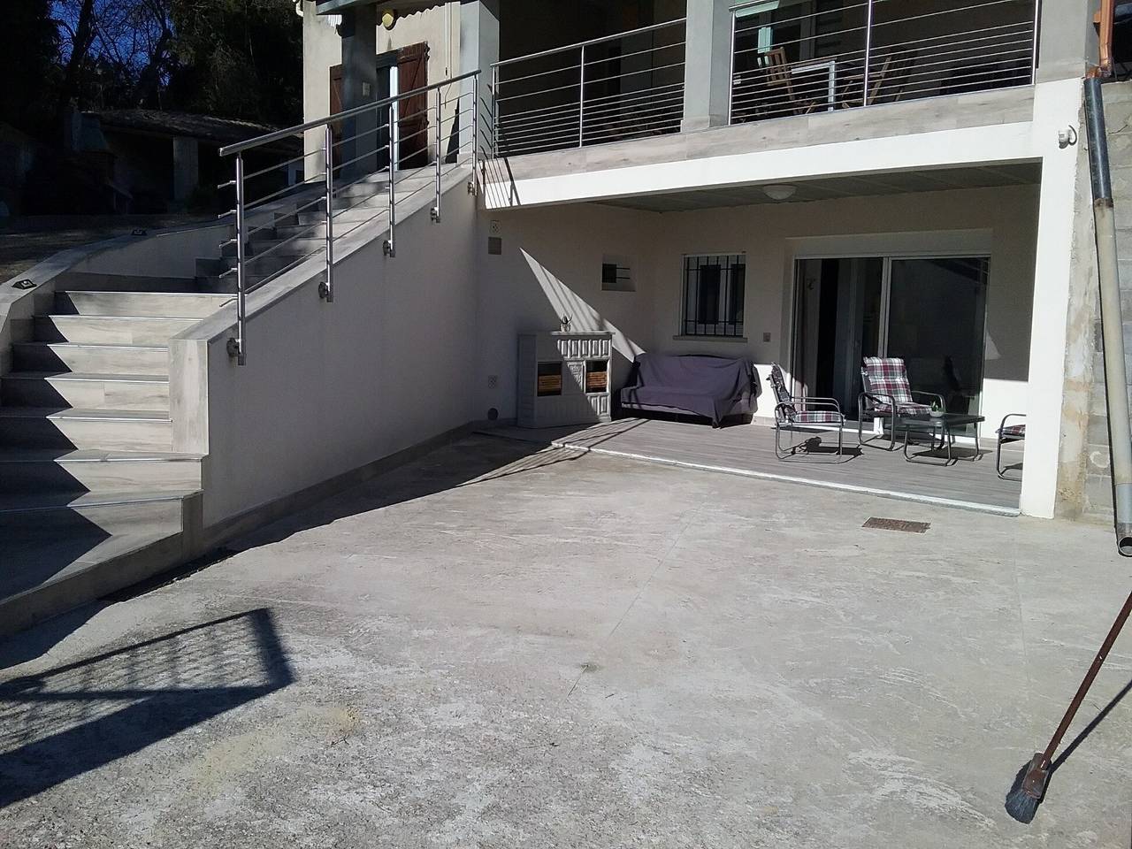 Gîte « Villa Coste » avec piscine partagée, terrasse privée et Wi-Fi in Montagnac, Côte d'Améthyste