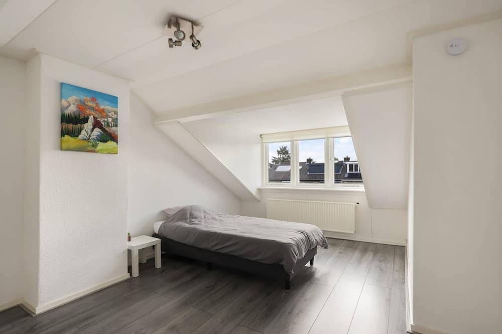 Apeldoorn - spacious family home with 5 bedrooms in Apeldoorn, Veluwe
