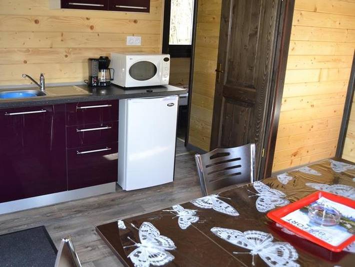 Flower Camping du Lac de la Seigneurie - Chalet 5 personas - Chalet Confort Monia 27 m² (2 habitaciones) + terraza cubierta 10m² + climatización reversible 4/5 pers in Leval, Territorio de Belfort