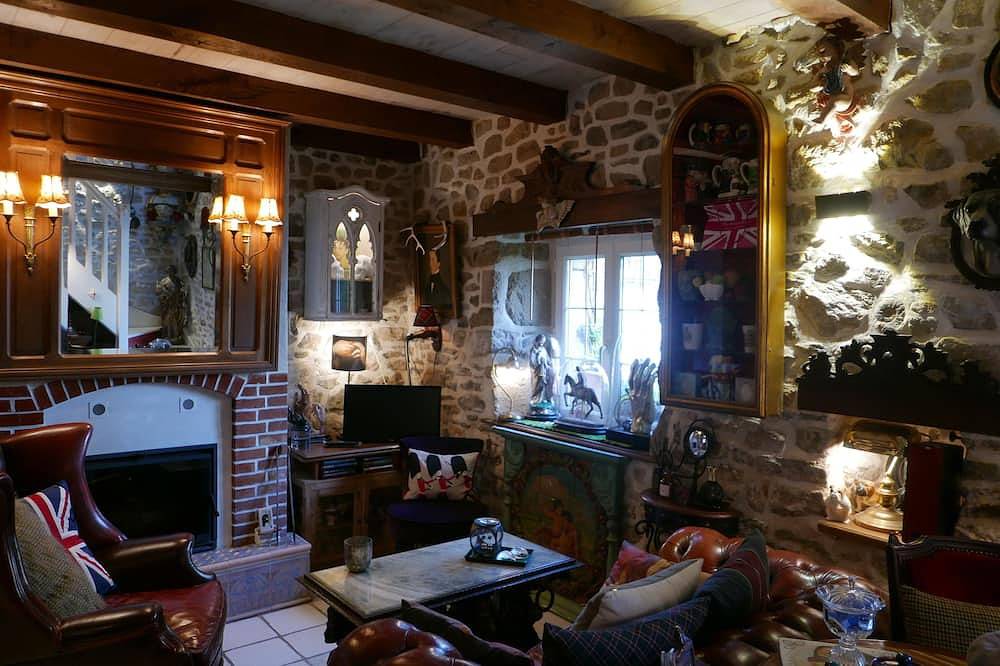 Casa De Pescadores Nicheada En El Puerto Pintorico De San Gustano in Auray, Côte des Mégalithes