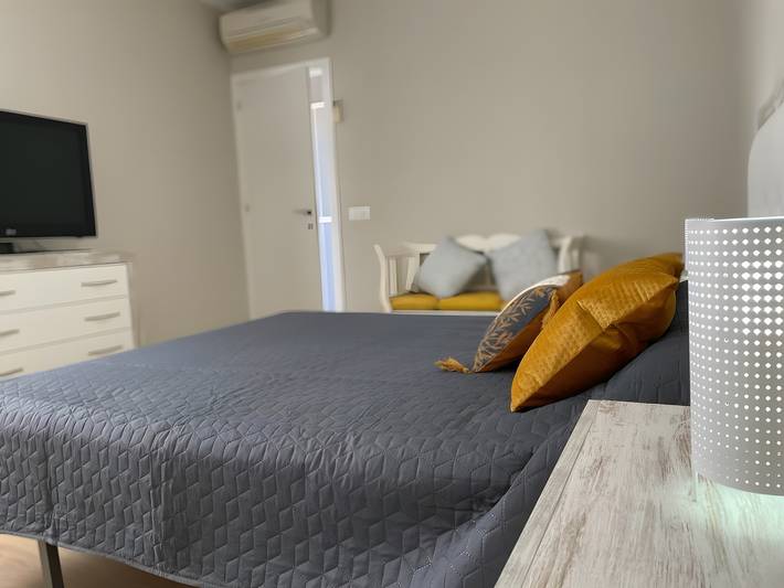 Room 'Love' with Shared Terrace, Wi-Fi and Air Conditioning in el Poblenou del Delta, Amposta