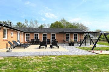 Ferienhaus für 12 Personen, mit Whirlpool und Terrasse sowie Sauna, mit Haustier in Blavand