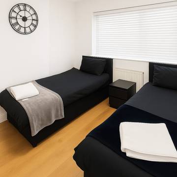 Holiday Rental for 10 People in Reading, North Wessex Downs, Photo 4