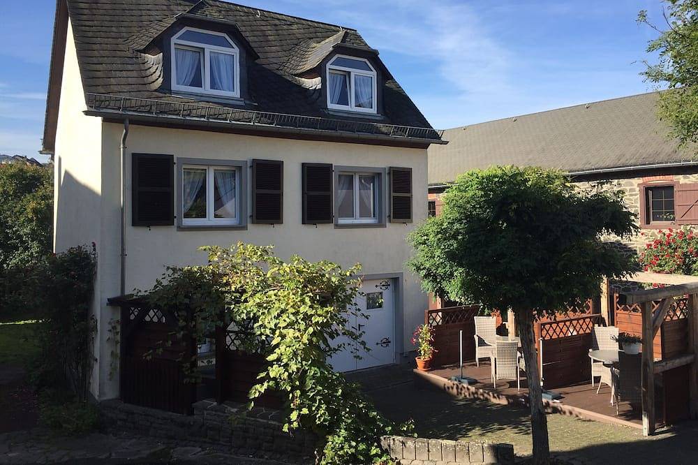 Ganze Wohnung, Eifelstuben mit Charme- Stollenstube, Studio für 1-2 Pers. direkt am See/Burg in Ulmen, Cochem-Zell