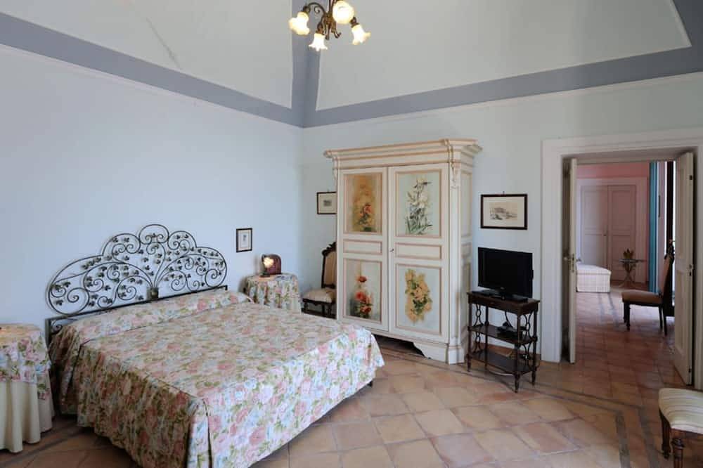 Apartamento entero, Casa roja con terraza y vistas al mar y sólo 800 metros de Amalfi in Atrani, Costa Amalfitana