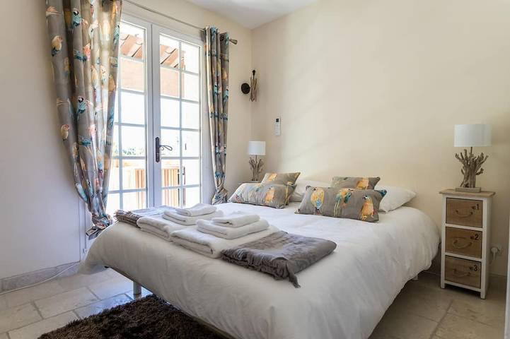 Villa pour 9 personnes, avec jardin et jacuzzi à Saint-Cyr-sur-Mer - 2