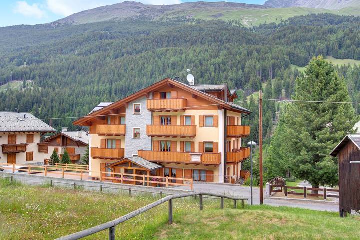 Appartamento per 5 persone, con Balcone e Giardino a Santa Caterina Valfurva