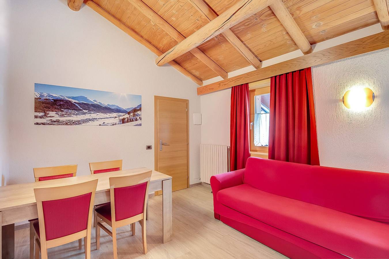 Entire apartment, Holiday Apartment "Casa Marcos n 29" with Mountain View, Balcony & Wi-Fi in Livigno (Town), Livigno
