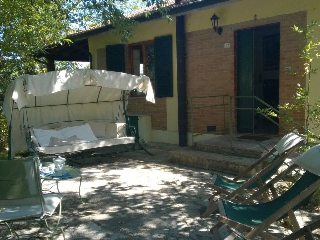 Ganze Wohnung, La Dalia' Wohnung mit Gemeinschaftspool in Sassetta, Etruskische Küste