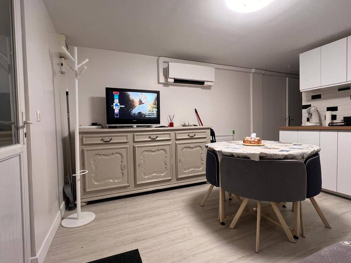 Appartement entier, One-Bedroom Apartment in Yerres, Essonne