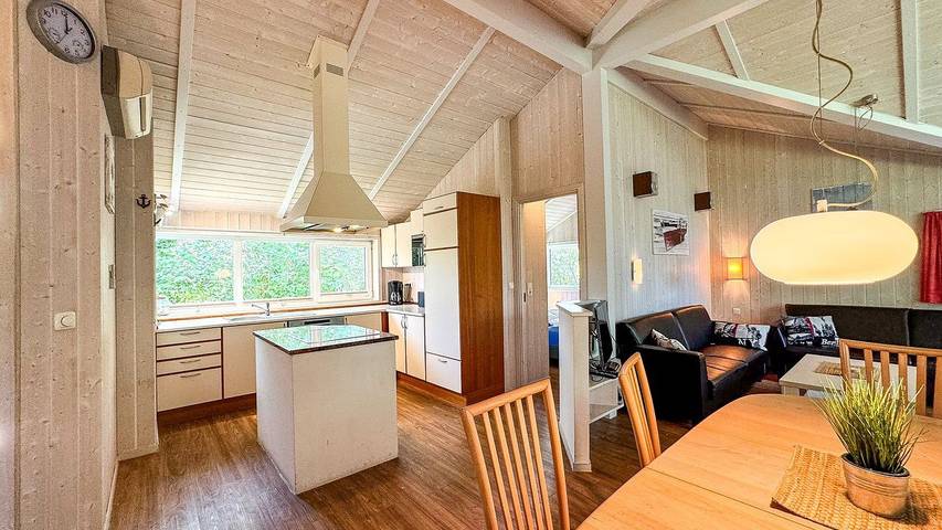 Ferienhaus für 6 Personen, mit Terrasse und Whirlpool sowie Garten und Sauna in der Lübecker Bucht - 4