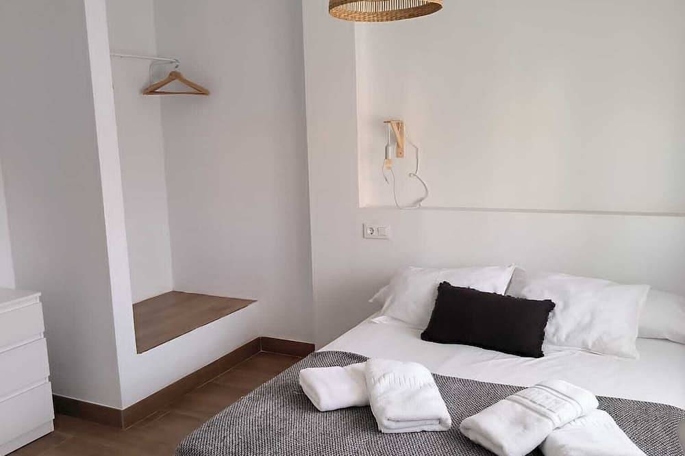 Apartamento entero, Embrujo Nazari 2 , a 5 minutos de la Alhambra y el centro de Granada. in Entorno de Sierra Nevada, Cenes de la Vega