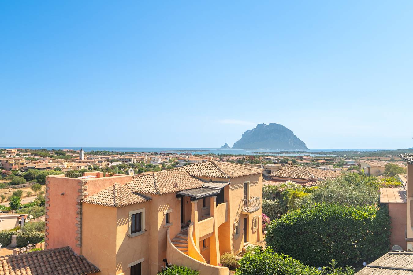 Entire apartment, Apartment 'Tavolara Porto San Paolo E2' with Sea View, Shared Pool and Air Conditioning in Porto San Paolo, Loiri Porto San Paolo