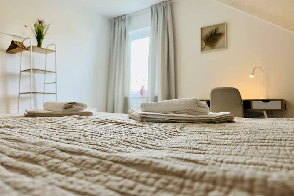 Ganze Wohnung, Modern Wohnen mit Smarttv, Arbeitsplatz und Küche in Bad Oeynhausen, Wiehengebirge
