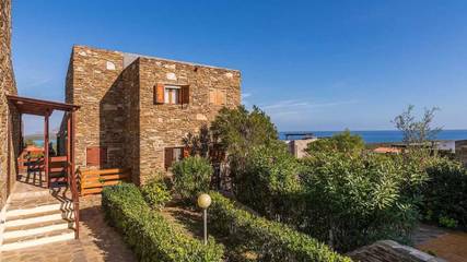 Location de vacances pour 7 personnes, avec jardin, animaux acceptés à Stintino