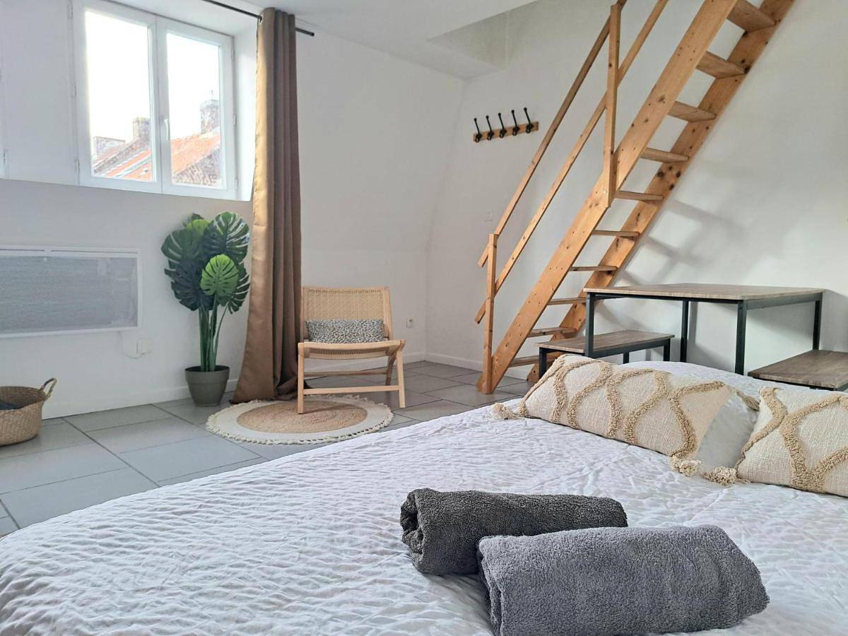 Appartement entier, Duplex 300 meters from Croix Centre metro near Lille in Croix (homonymie), Région de Lille
