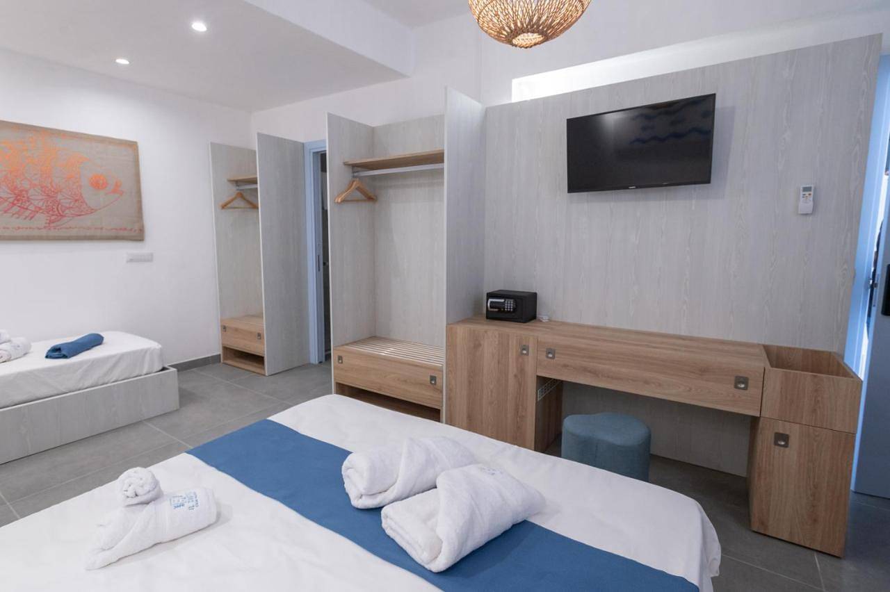 Double Room with Private Bathroom in Isola delle Femmine, Provincia di Palermo