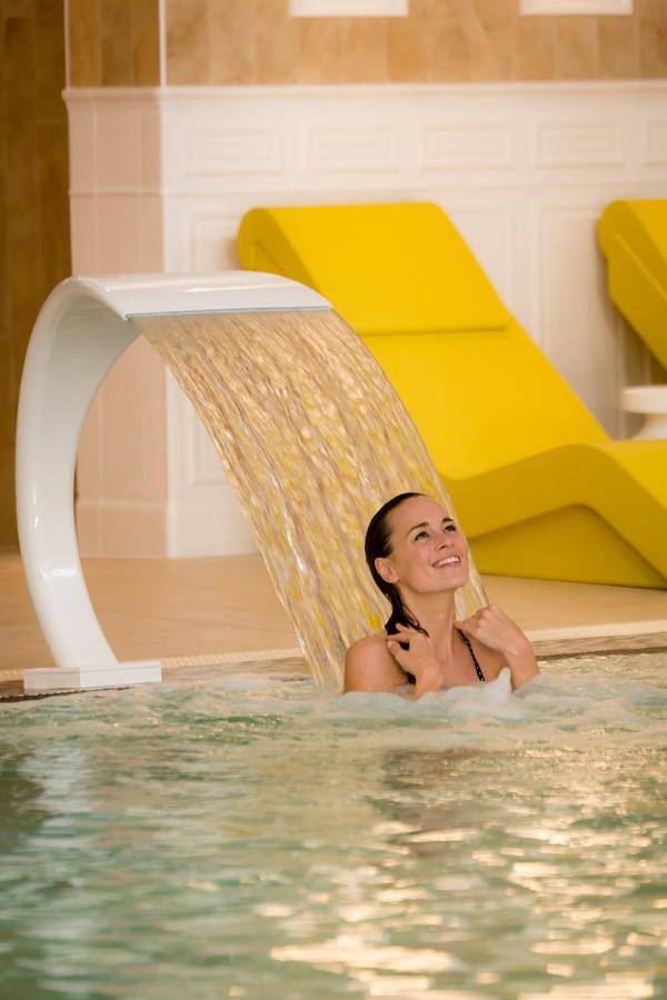 Hôtel pour 6 personnes, avec sauna et jardin ainsi que piscine et vue, animaux acceptés dans Plage des Abatilles - 3