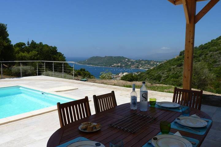 Location de vacances pour 8 personnes, avec jardin à Sant'Andréa-d'Orcino