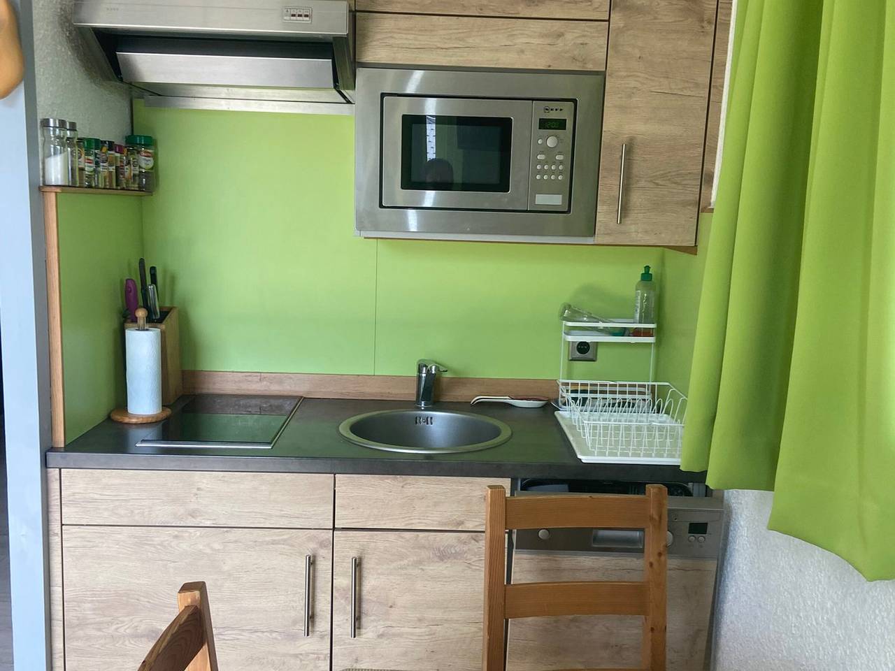 Entire apartment, Mezzanine Apartment for 6, Near Slopes in Le Praz de Lys in Le Praz de Lys, Taninges