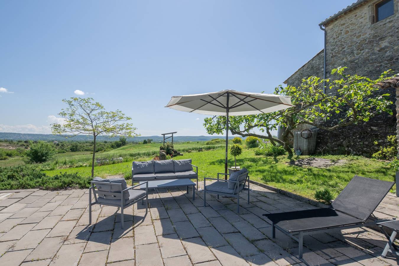 Maison de vacances 'Gîte Les Vignes Au Mas Dujau' avec piscine partagée, Wi-Fi et climatisation in Saint-Sauveur-de-Cruzières, Ardèche