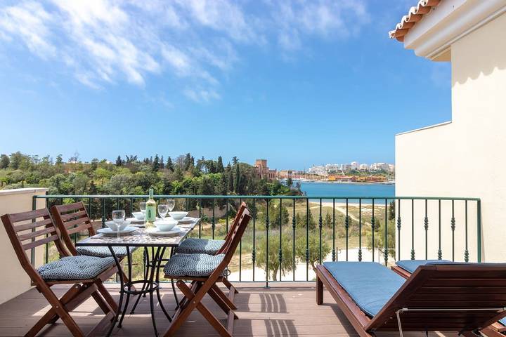 Casa de férias para 4 pessoas, com Vista para o mar e Jardim e ainda Piscina em Ferragudo