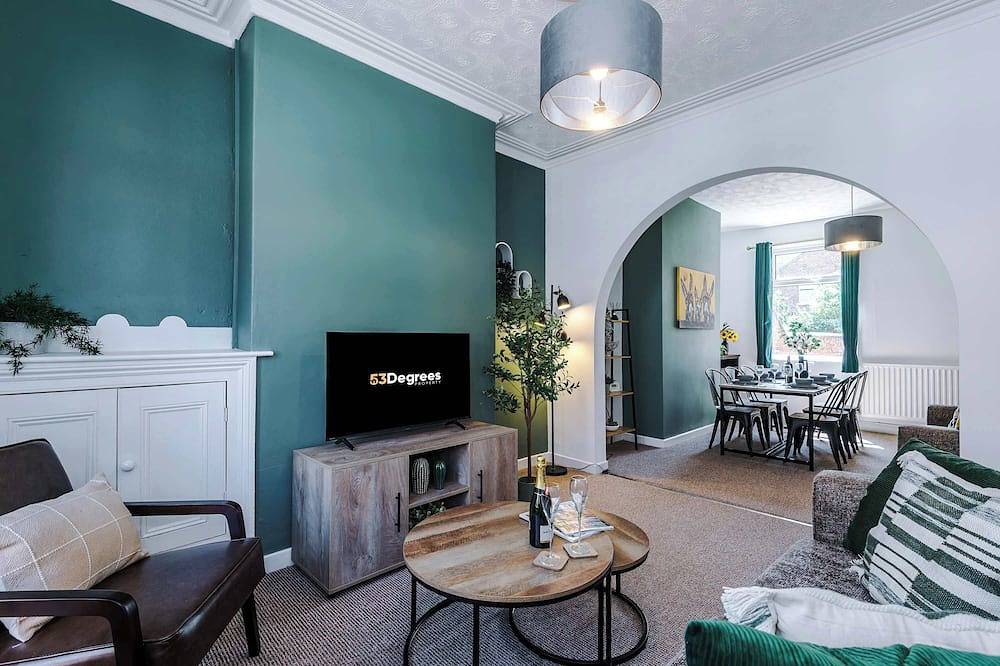 Stylish 2-Bed House in Crewe, Perfect for Business in Crewe, Cheshire East