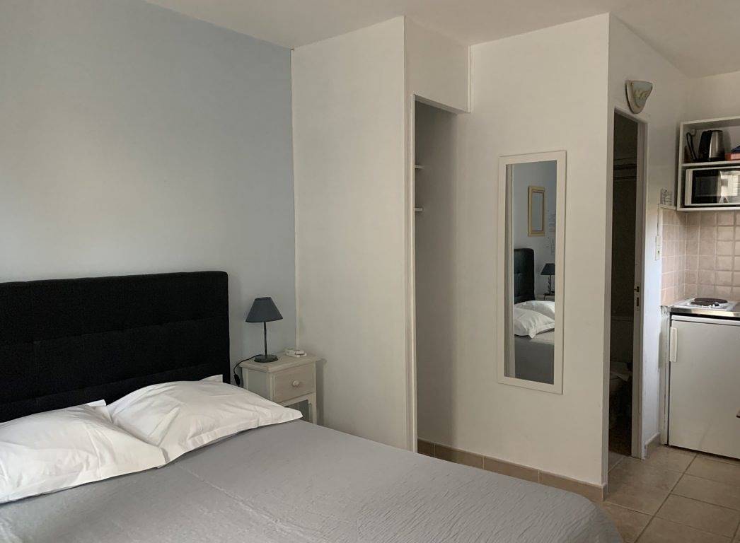 Studio entier, Studio climatisé, à 2 pas de la mer in Saint-Florent, Région de Calvi