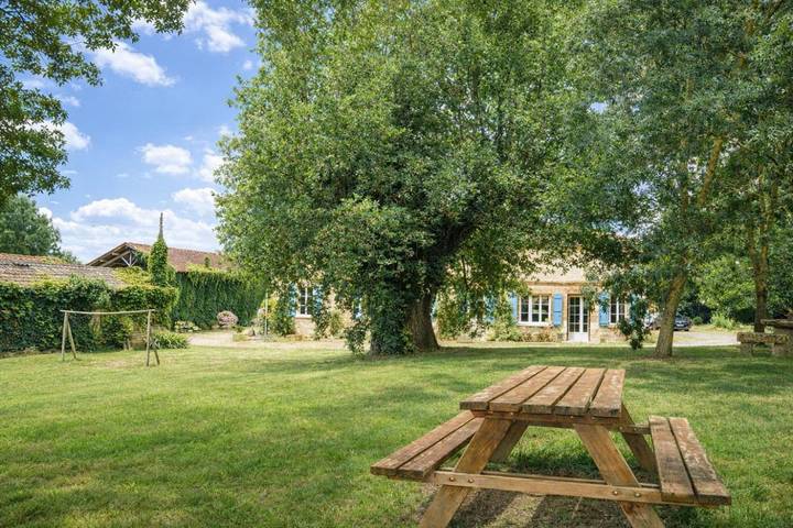 Location de vacances pour 2 personnes, avec vue et jardin à Beaumont-de-Lomagne