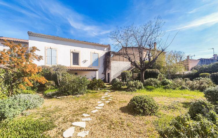 Location de vacances pour 10 personnes, avec jardin ainsi que piscine et terrasse à Alignan-du-Vent