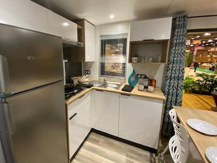 Camping Le Mas des Sédariès - Mobilheim 4 personen - Mobilheim Premium, 2 Schlafzimmer, 2 Badezimmer, 4 Personen im Westerndorf in Villefort, Cevennen